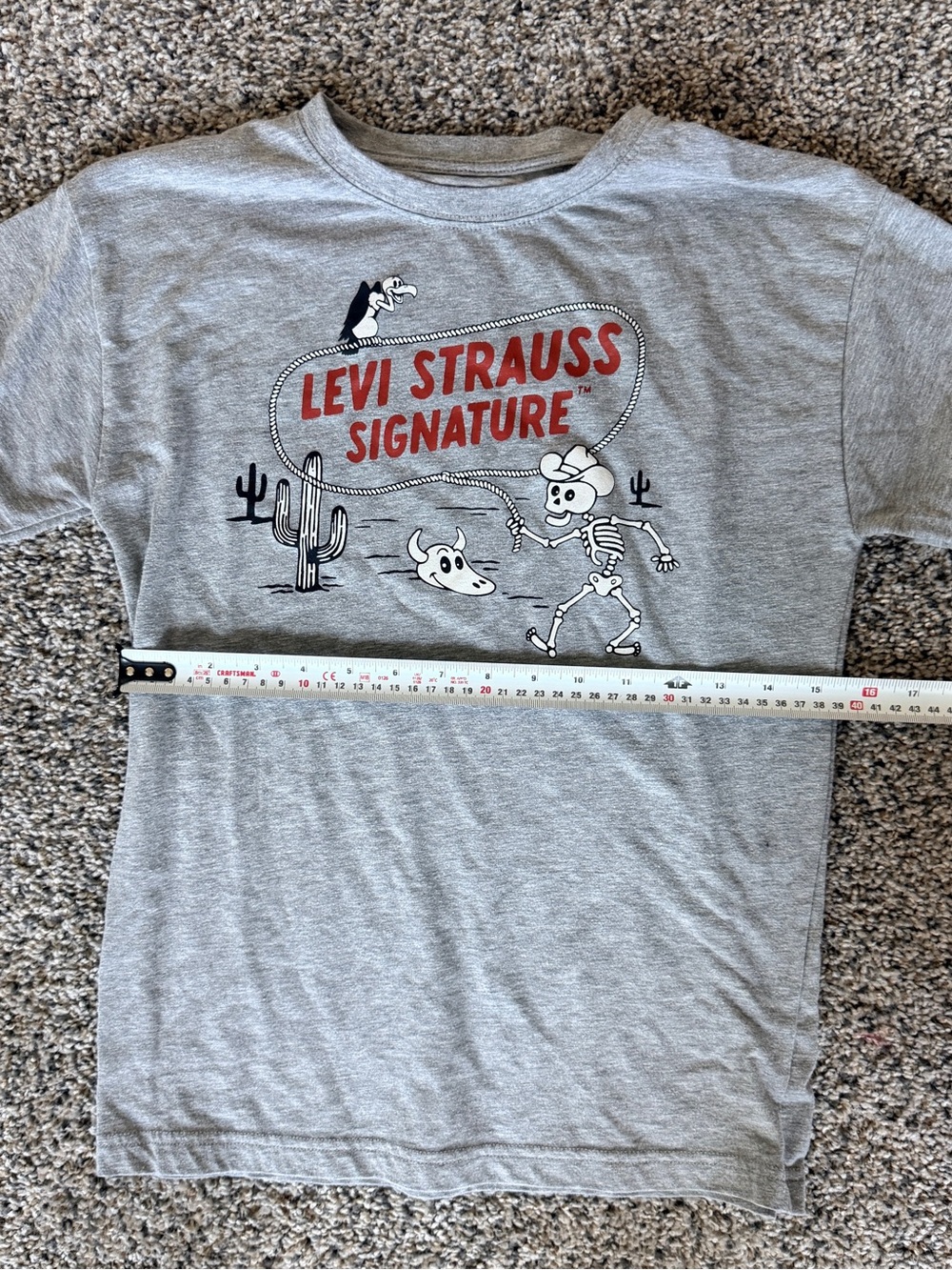 Levi's Gray Short-Sleeve Tee with Red Logo & Western Skeleton Graphic - Picture 3 of 4